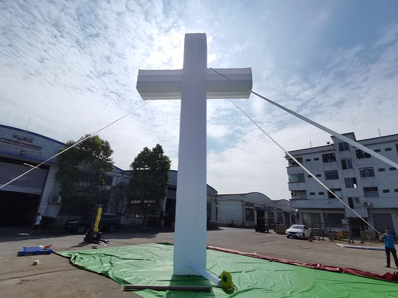 Long outdoor inflatable cross